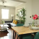 2 Bedroom House Pyrmont E-Bikes Included