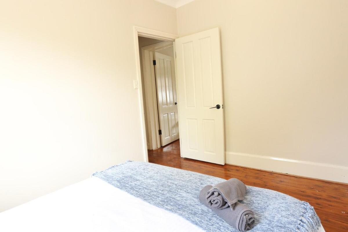 Apartment 2 Bedroom House Pyrmont E-bikes Included