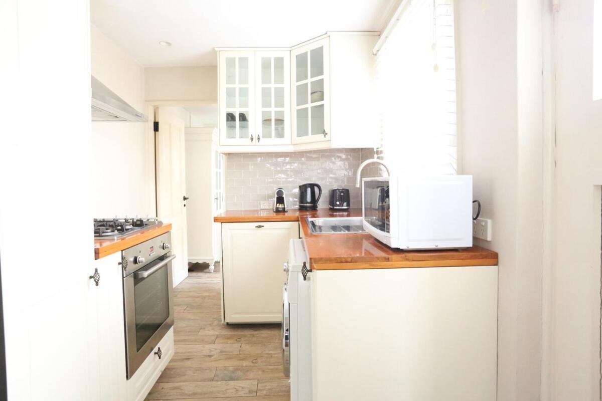 2 Bedroom House Pyrmont E-bikes Included *