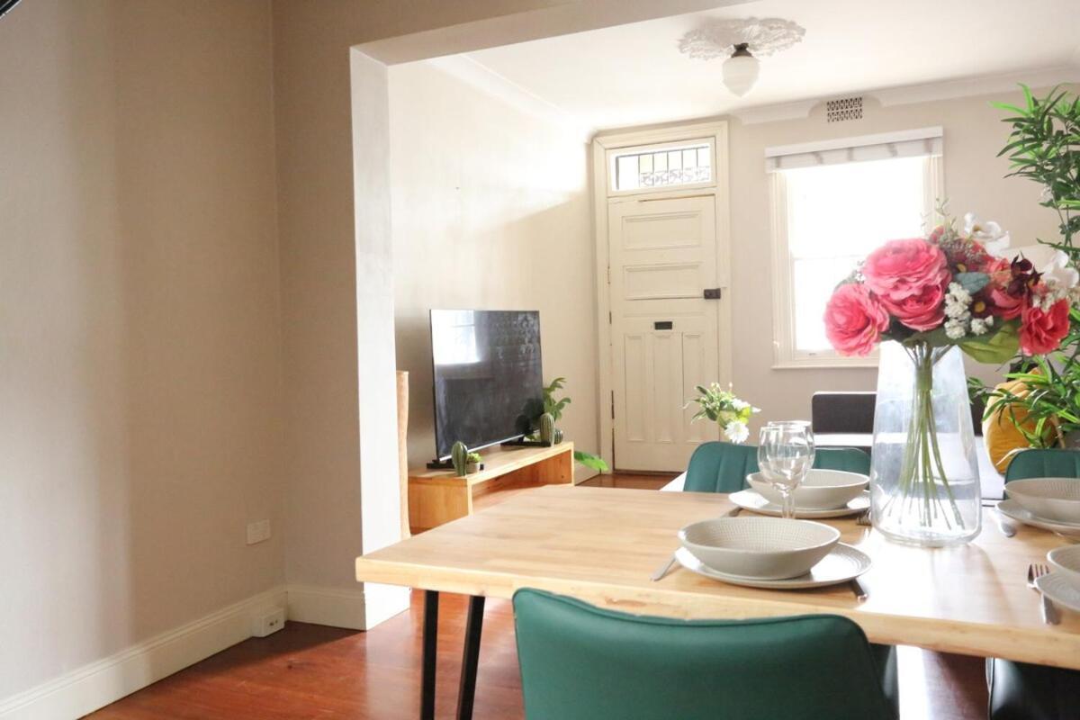 Apartment 2 Bedroom House Pyrmont E-bikes Included