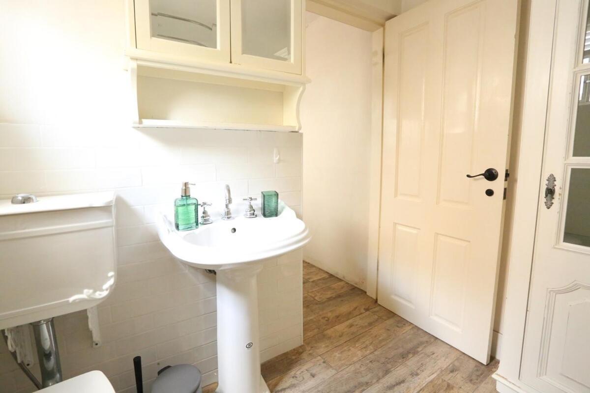 2 Bedroom House Pyrmont E-bikes Included