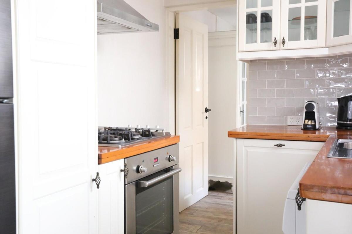 Apartment 2 Bedroom House Pyrmont E-bikes Included
